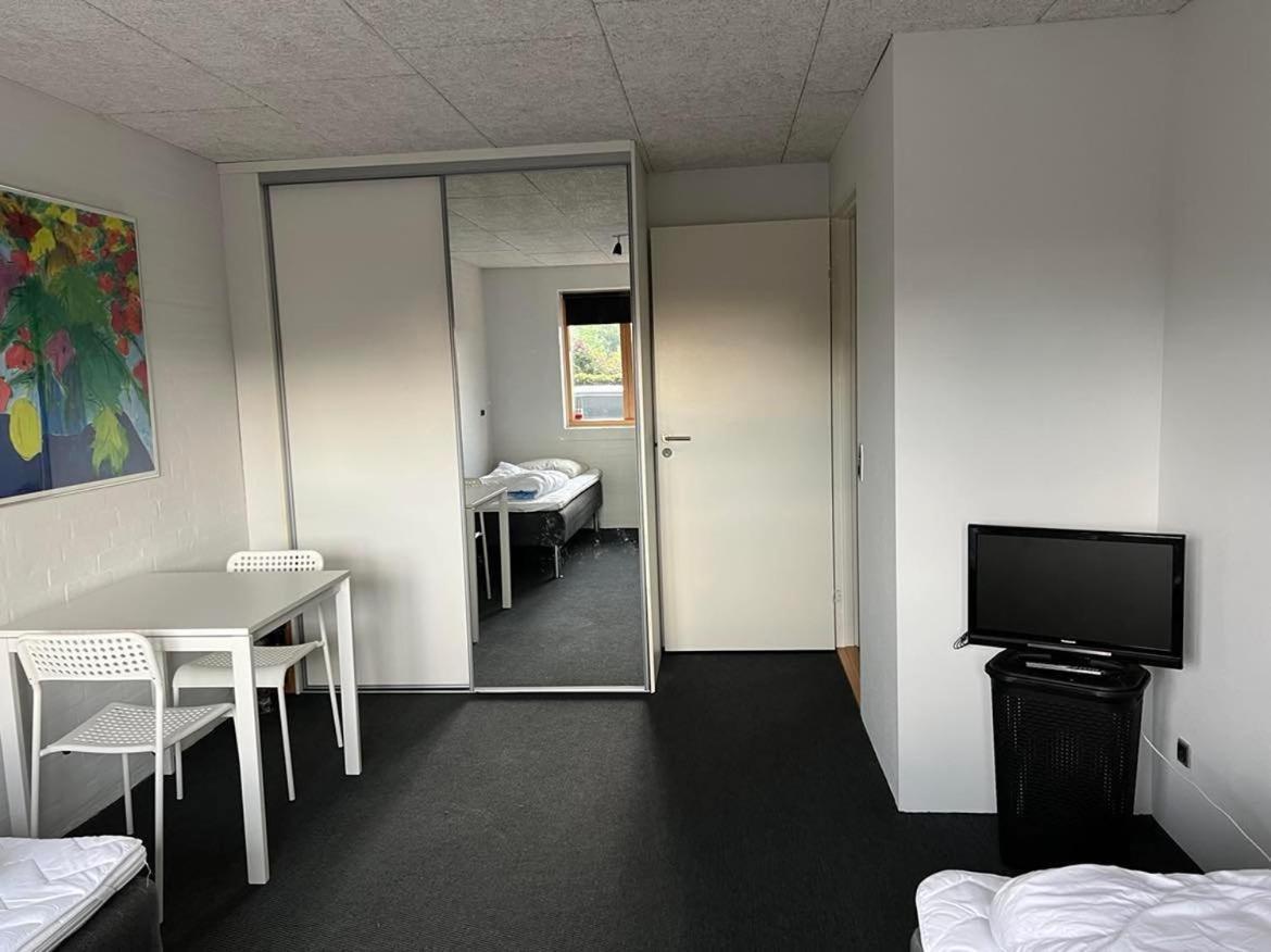 Ebbesens Bed And Bath - Two Double Rooms Herning Exterior photo